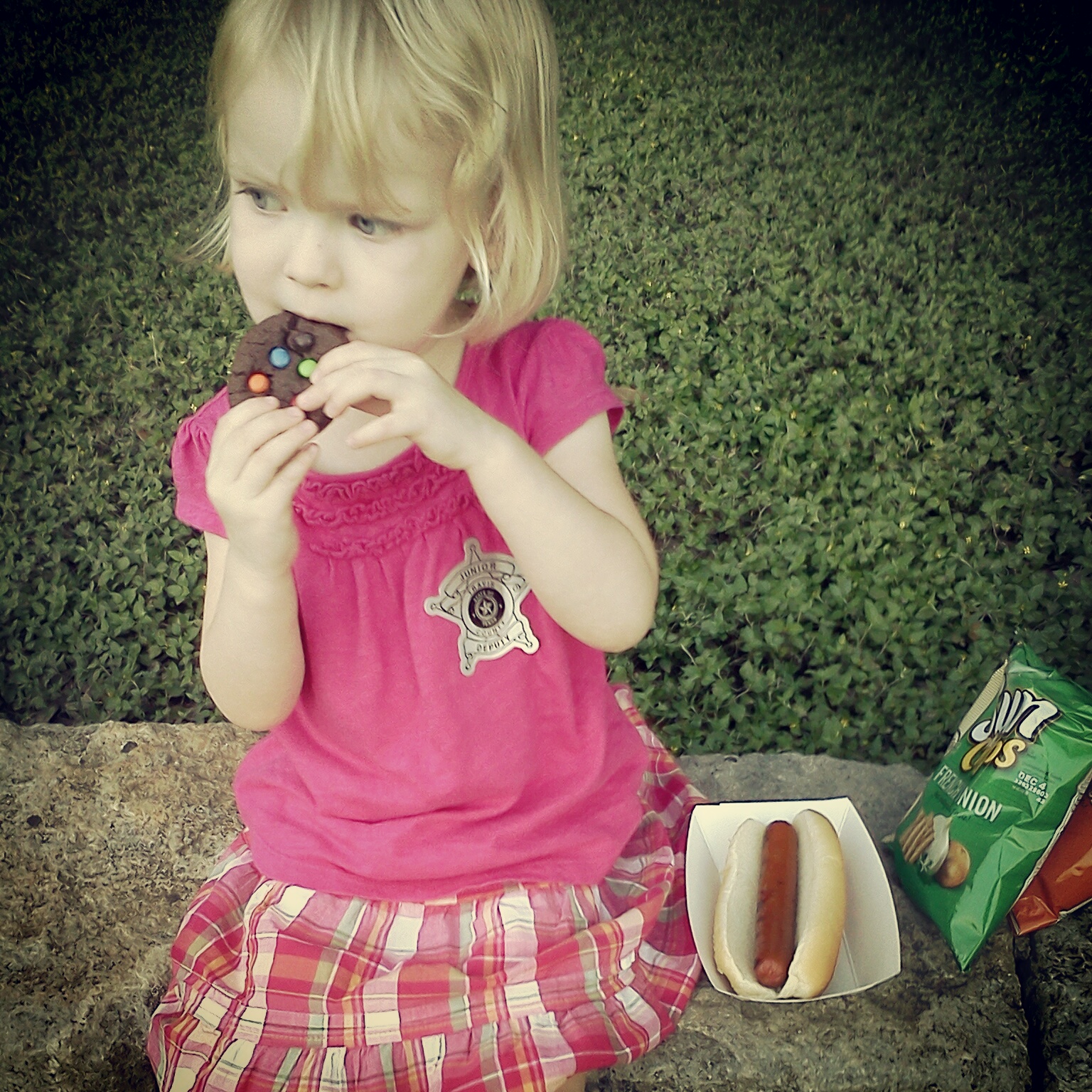 "I want to eat the cookie first."